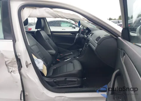 2015 Volkswagen Passat 1.8T Limited Edition из США, поврежденный, VIN 1VWAT7A3XFC076570